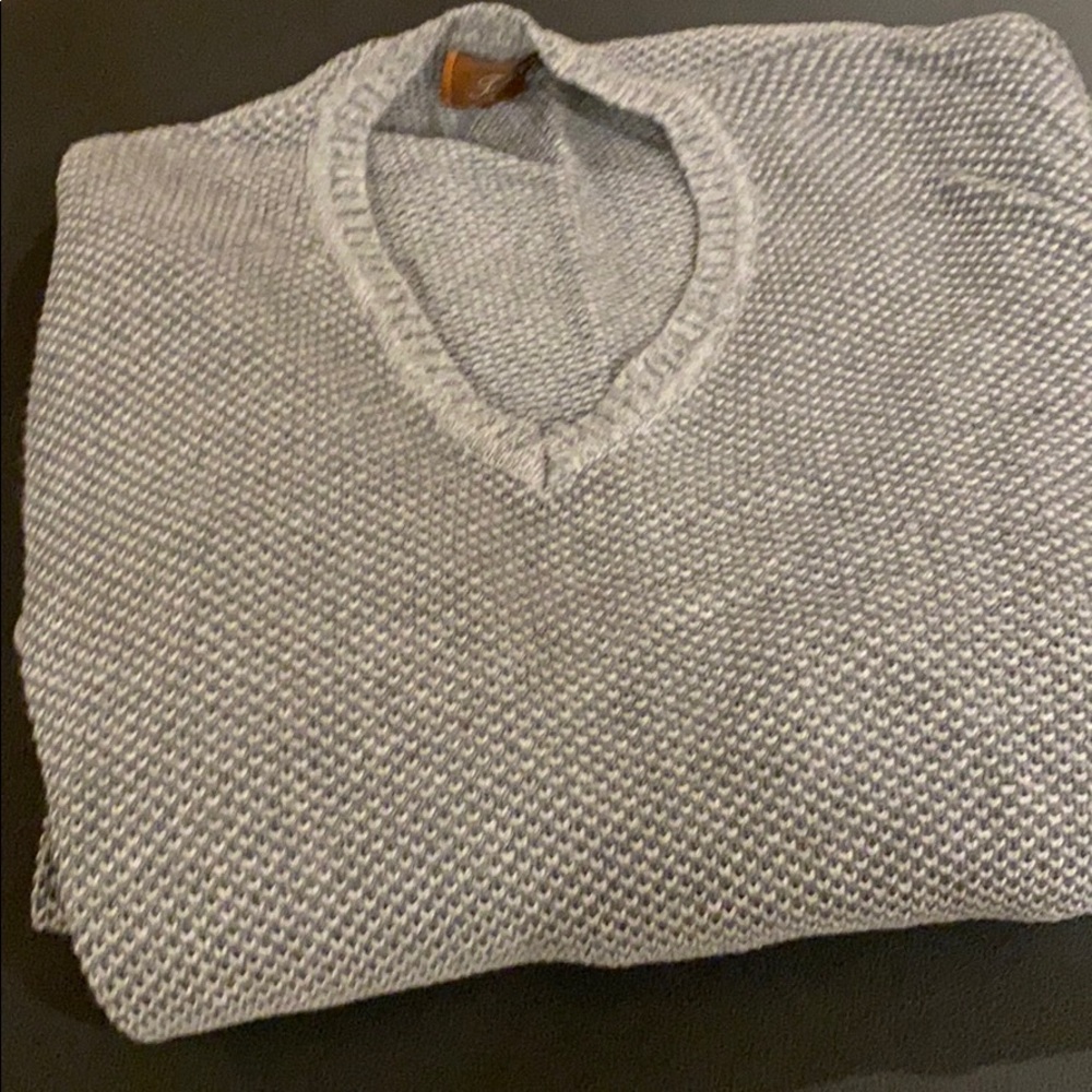 Men’s sweater